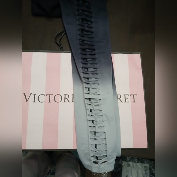 VS PINK COOL & COMFY CUT OUT TIGHTS - Picture 9 of 13